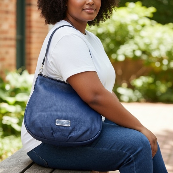 MARC BY MARC JACOBS Q Hillier Pebbled Hobo Shoulder Bag Navy - Picture 6 of 16